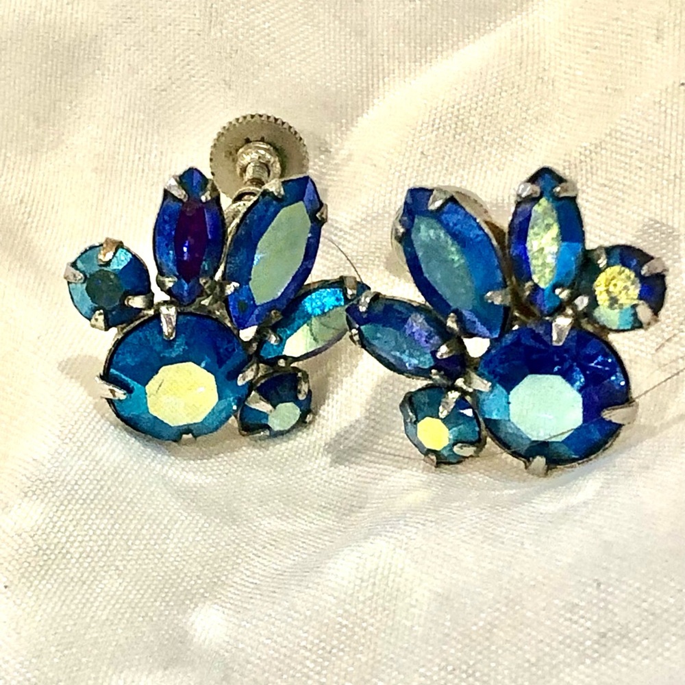 COPY - Sherman Aurora Borealis & Blue Crystal Screw Back Earrings 1950s Stamped…